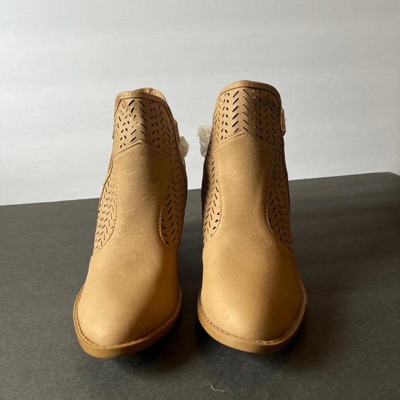 Brand New Tan Almond Toe Booties 🤎 - Picture 2 of 3